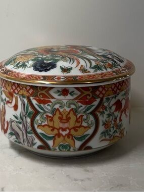 Vintage Saji Decorative Floral Porcelain Trinket Box in Multicolor